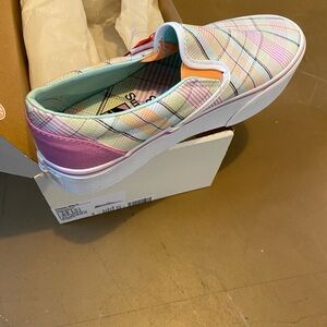 New Vans platform slip on